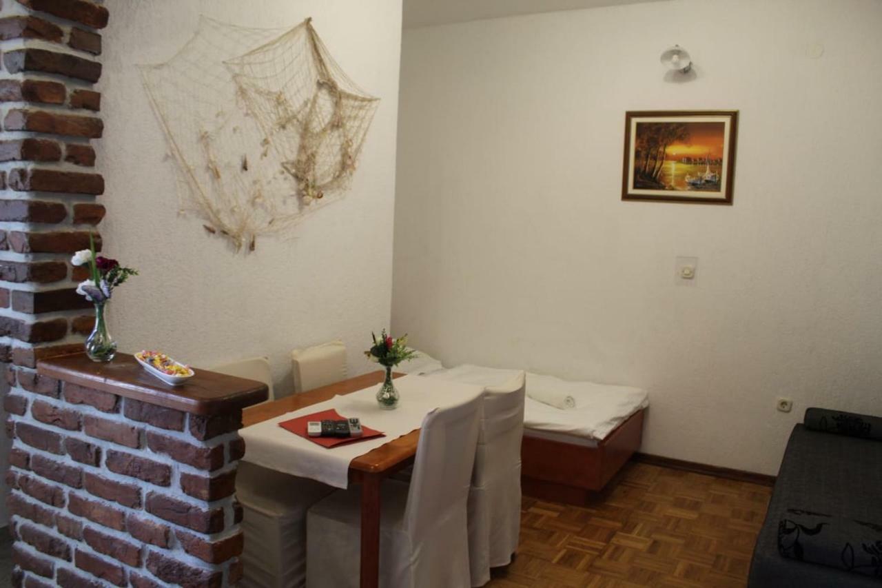 Apartment Pirovic Турань Екстер'єр фото