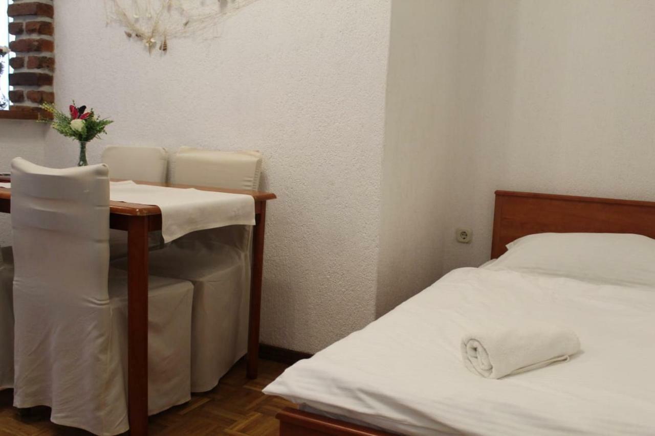 Apartment Pirovic Турань Екстер'єр фото